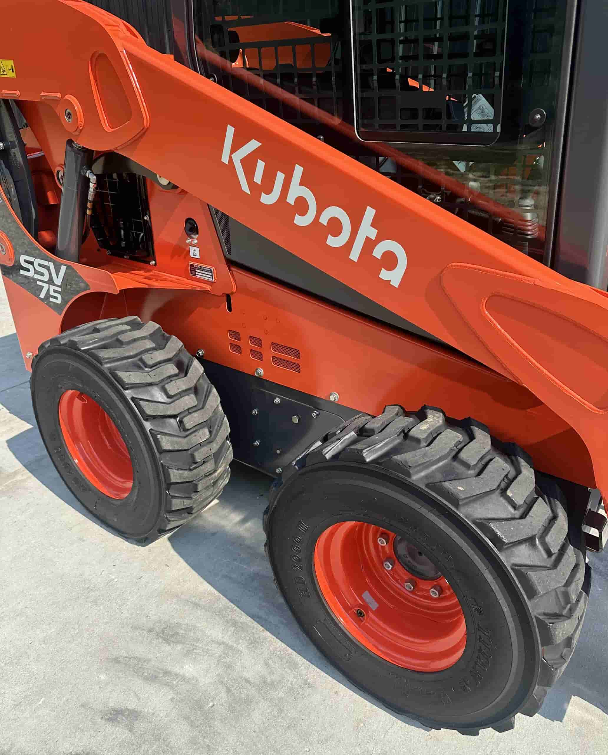 2023 KUBOTA SSV75 LIKE NEW
